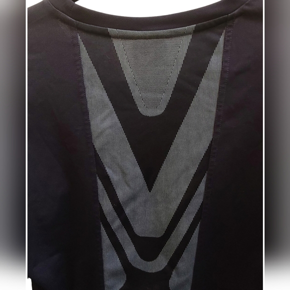 Adidas Enhanced Motion Long Sleeved Climalite Tee in Black and White - Size M - Picture 9 of 14